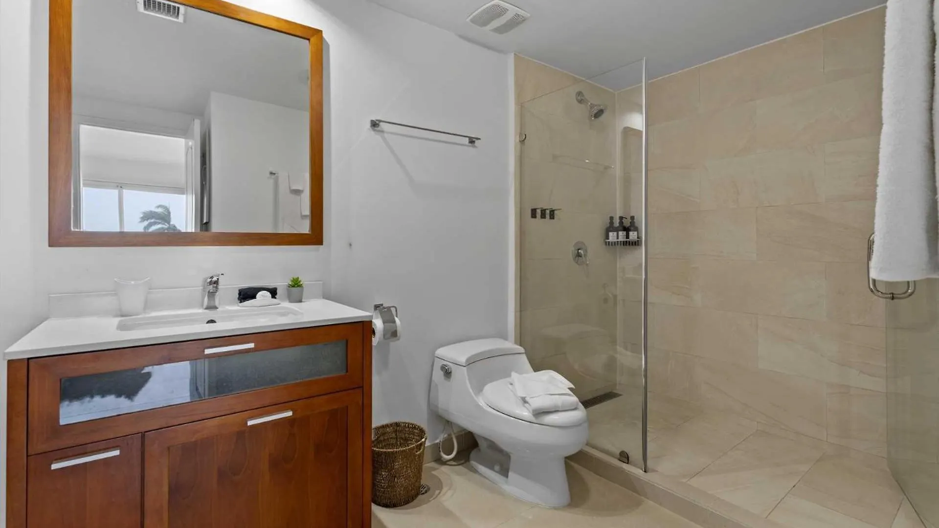 بيت للعطل Beachfront - Brisas Del Mar 2Br Condo - E324 شاطئ بالم