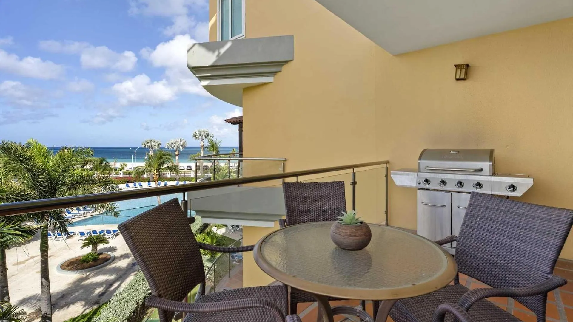 Beachfront - Brisas Del Mar 2Br Condo - E324 شاطئ بالم 0*,  أروبا